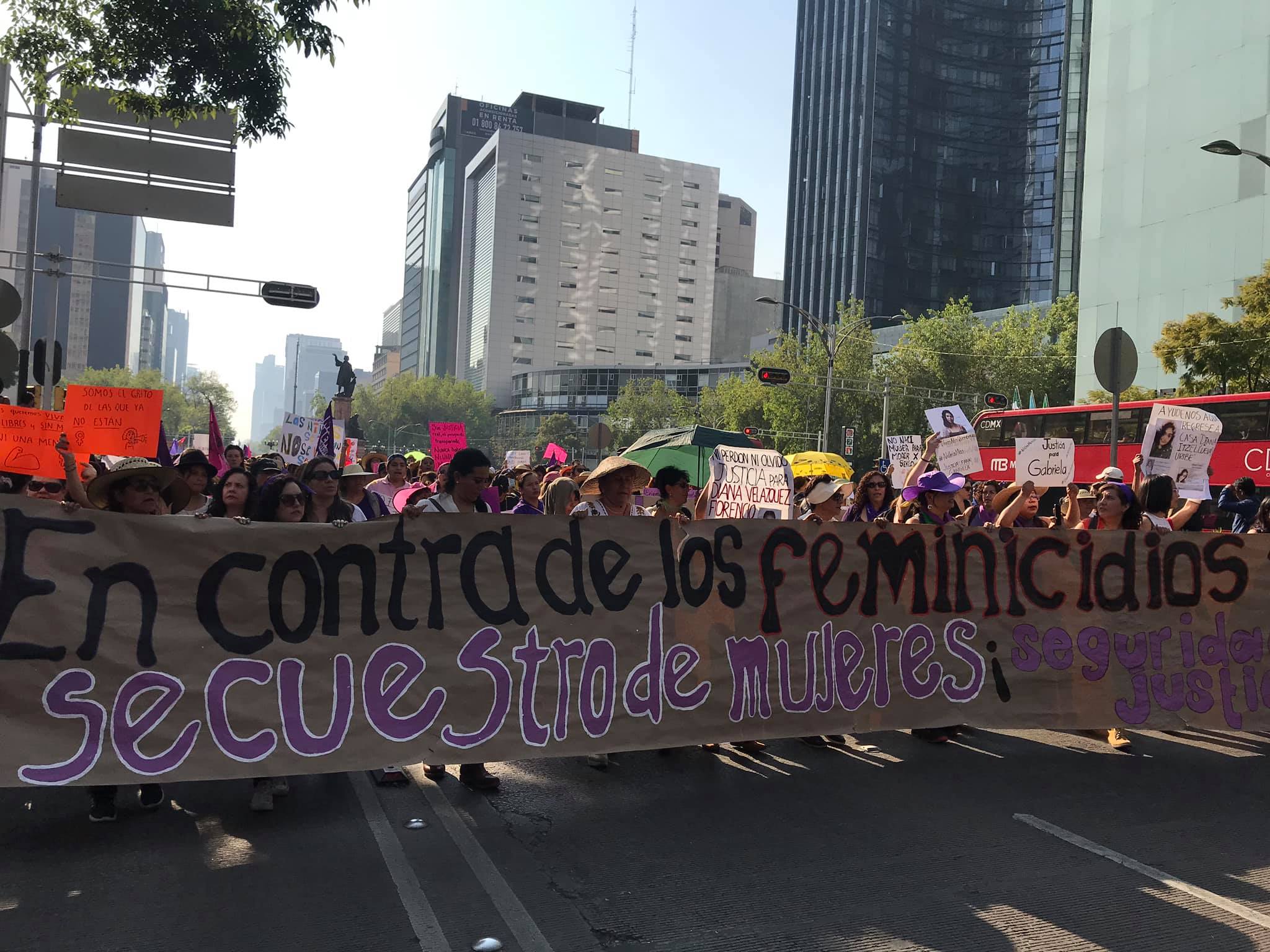 Massive Demonstrationen in Mexiko gegen Frauenentführungen und Feminizide - amerika21