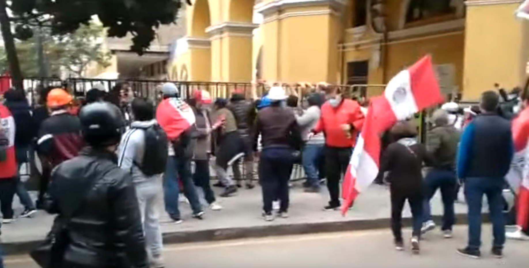 Gegen Wahlsieg der Linken in Peru: Ultrarechte stürmen Regierungsviertel - Vimarsana News