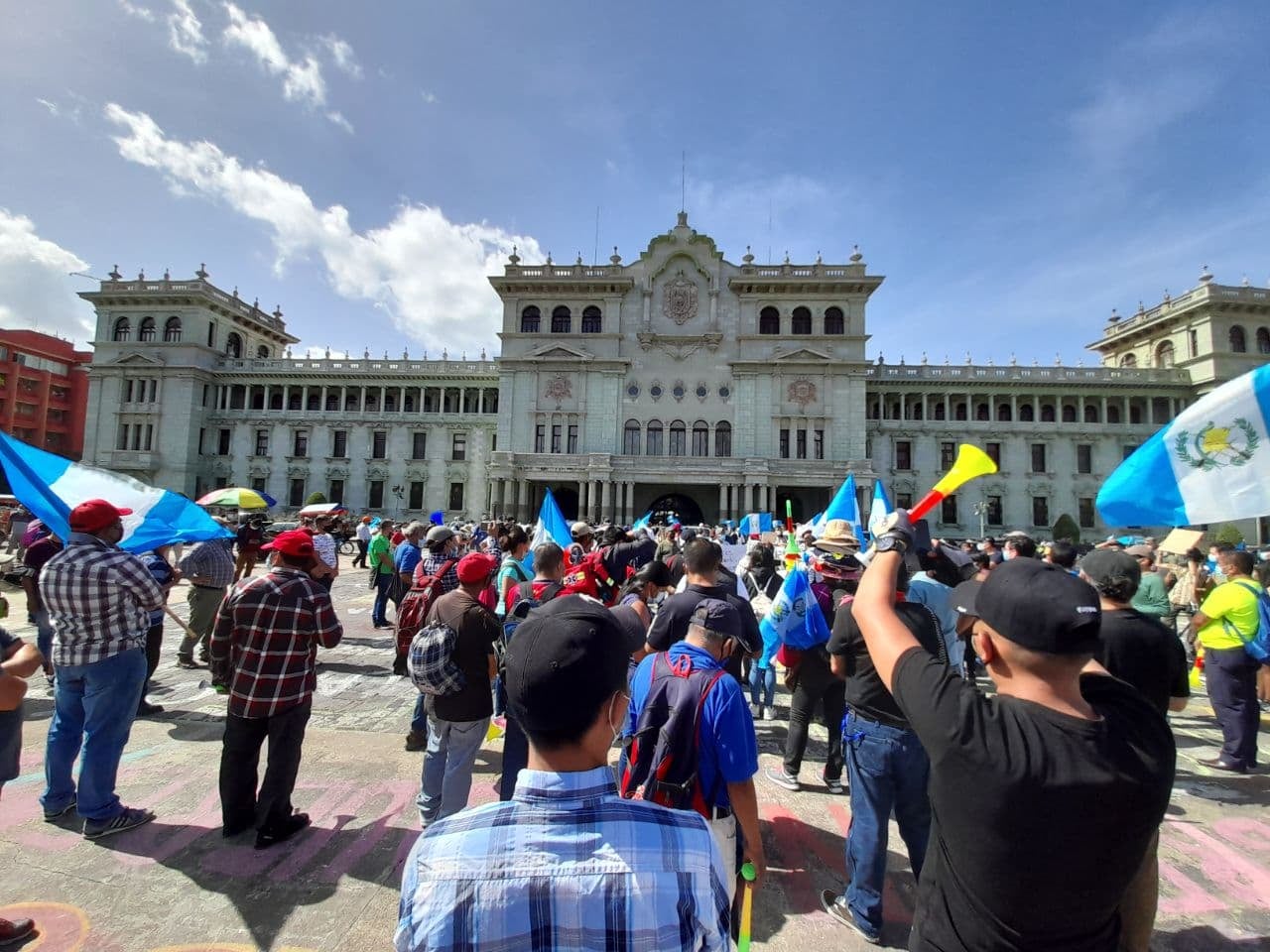 Protestierende in Guatemala fordern Rücktritt des Präsidenten - Vimarsana News