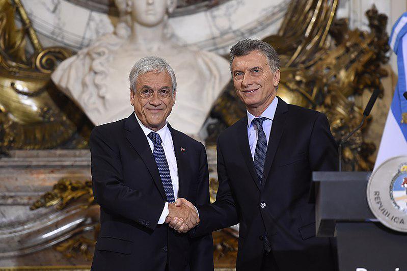 Als beide noch Präsidenten waren: Sebastián Piñera (links) und Mauricio Macri 2018. Nun haben sie die "Gruppe Freiheit und Demokratie" gegründet, um gegen "Unterdrückung und Diktatur" zu kämpfen