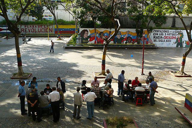 Plaza de la revolución - Männer spielen Domino