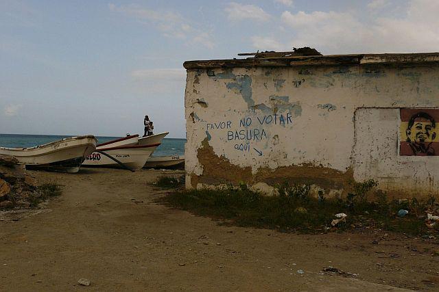 Am Strand von La Salina - Wandschrift: Bitte keinen Müll abwerfen