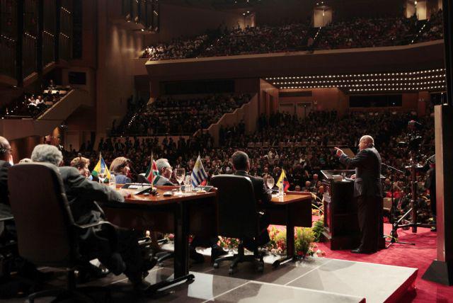 Präsident Chávez spricht im Teatro Teresa Carreno