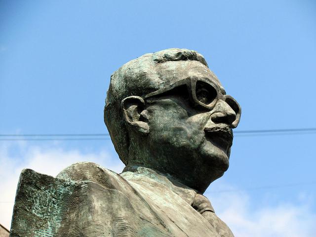 Statue Allendes in Chile