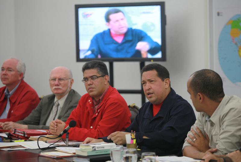Hugo Chávez und Minister beim Treffen des Ministerrates