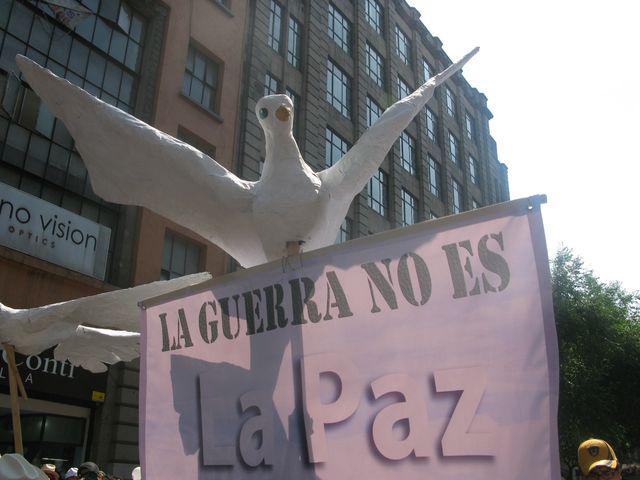 Szene bei der Friedenskarawane in Mexiko-Stadt im Mai