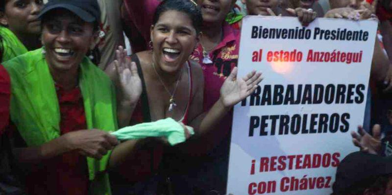 Erdölarbeiter begrüßen Chávez im Bundesstaat Anzoátegui