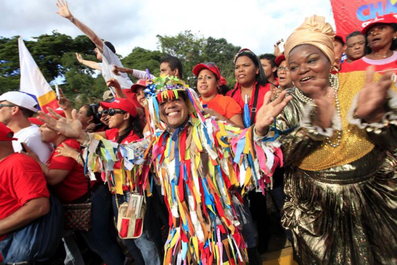 In den Straßen von Caracas wird mit Musik und Tanz gefeiert