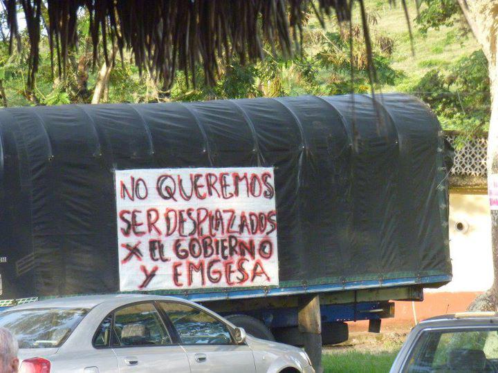 Transparent der Streikenden: "Wir wollen nicht durch die Regierung und Emgesa vertrieben werden"