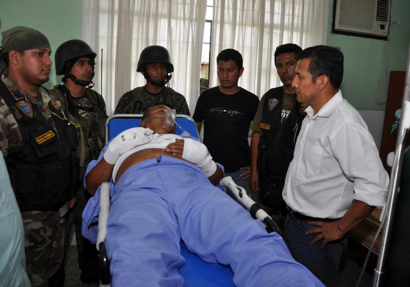 Humala am Krankenbett des verhafteten Anführers des "Leuchtenden Pfads"