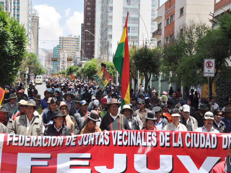 Demonstranten in El Alto fordern von den USA die Auslieferung des Ex-Präsidenten Sanchez de Lozada