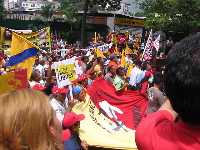 Aktivistinnen und Aktivisten der FNCEZ auf einer Demonstration im November 2011 in Caracas