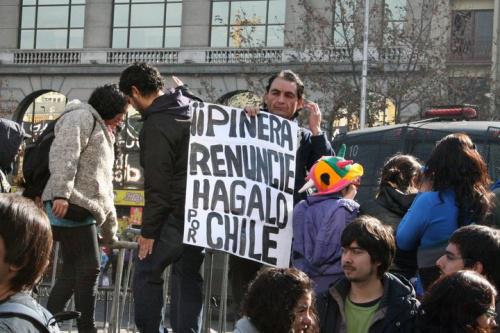 "Piñera, tritt zurück. Tu es für Chile" - Demonstrant zu Beginn der Proteste 2011