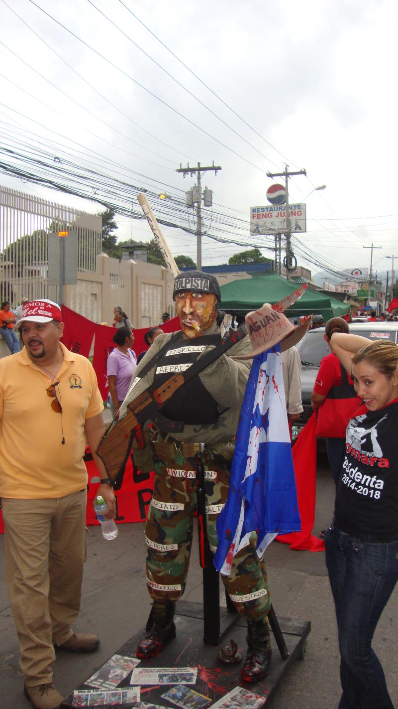 Die zunehmende Militarisierung des Landes und die Menschenrechtslage in der Krisenregion Bajo Aguán waren Themen auf der Demonstration.
