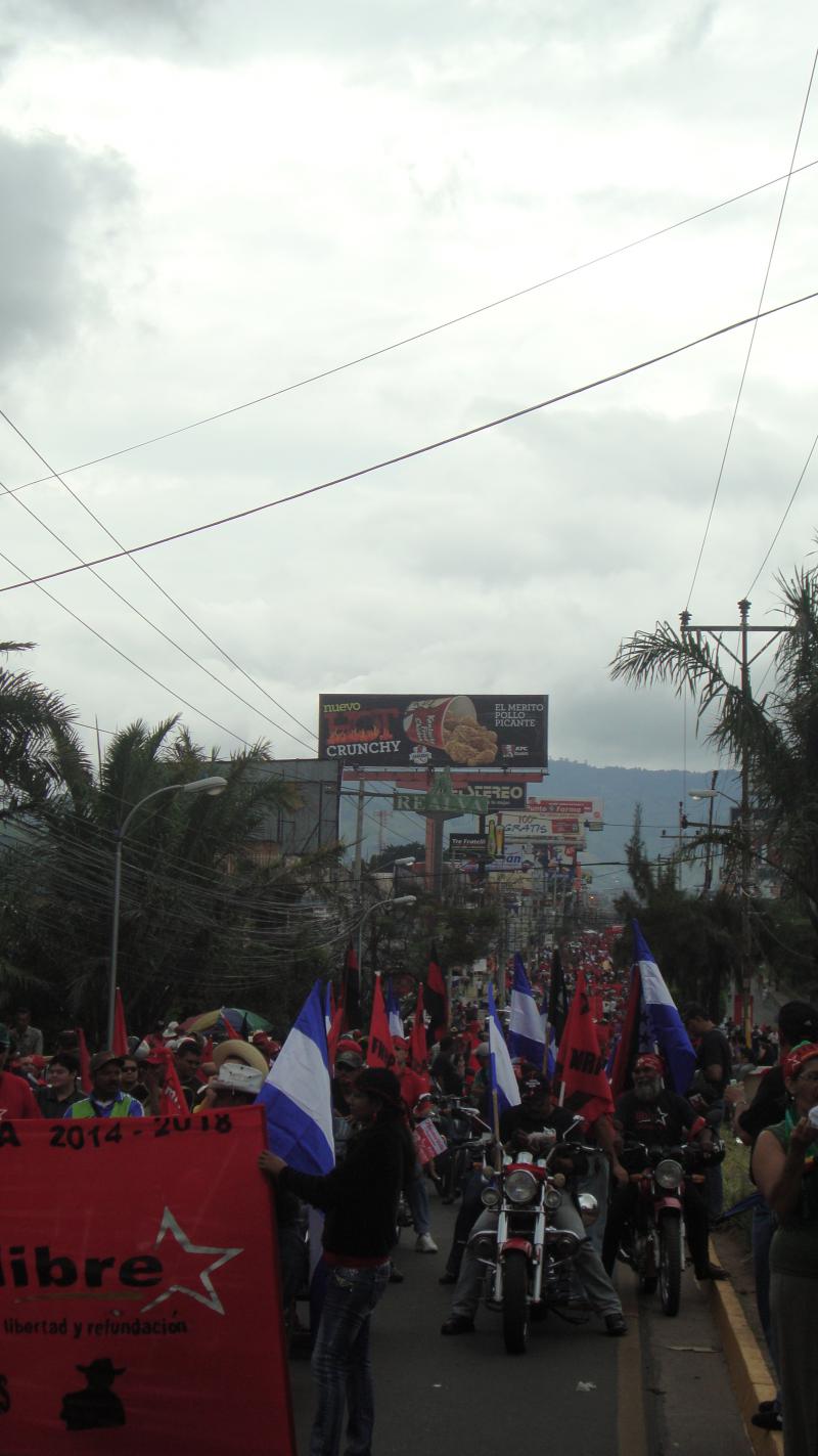 Demonstrationszug auf dem Boulevard Morazan