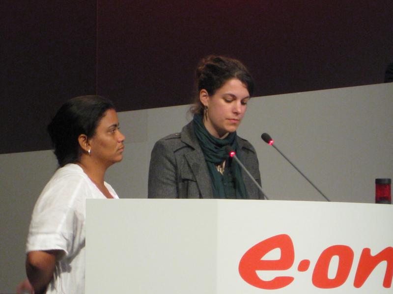 Links: Vertreterin der indigenen Organisation "Kraft der Frauen der Wayúu", Angélica Ortiz