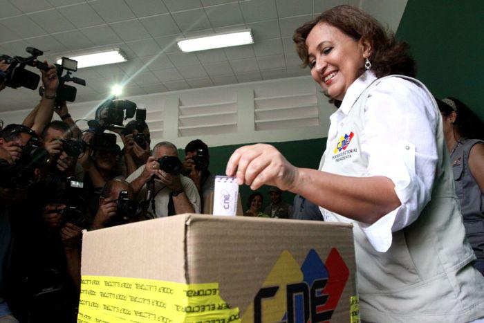 CNE-Präsidentin Tibisay Lucena bei der Wahlsimulation