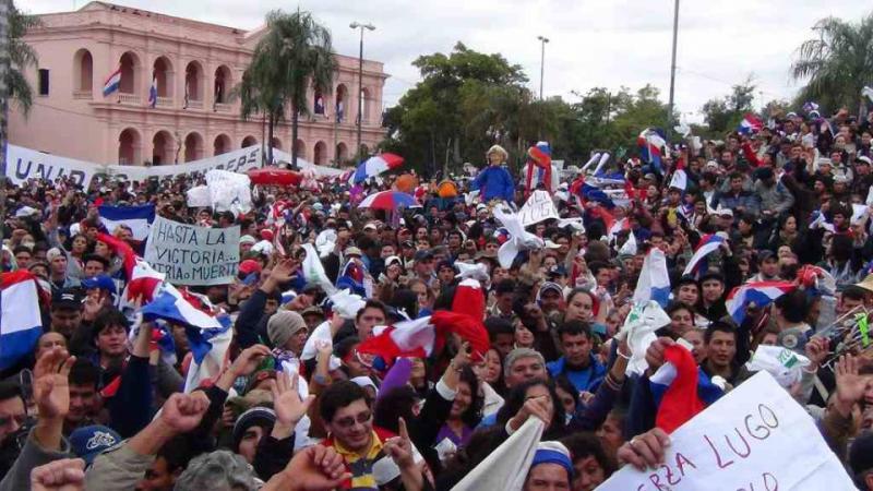 Protest gegen die Absetzung von Präsident Lugo durch den Kongress am vergangenen Freitag
