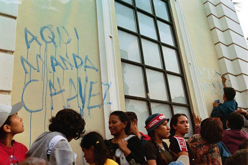 "Hier hat Chávez das Sagen": Graffito in Caracas