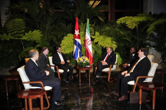 Irans Präsident Ahmadinedschad  und Kubas Staats- und Regierungschef Raúl Castro am Mittwoch in Havanna