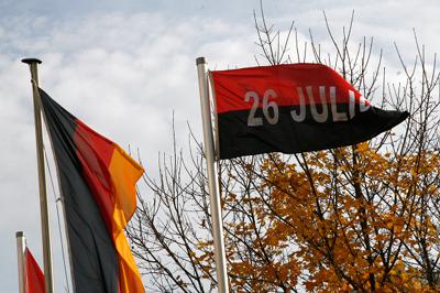 Vor dem Tagungshotel in Berlin wehte auch die Fahne der kubanischen "Bewegung 26. Juli"
