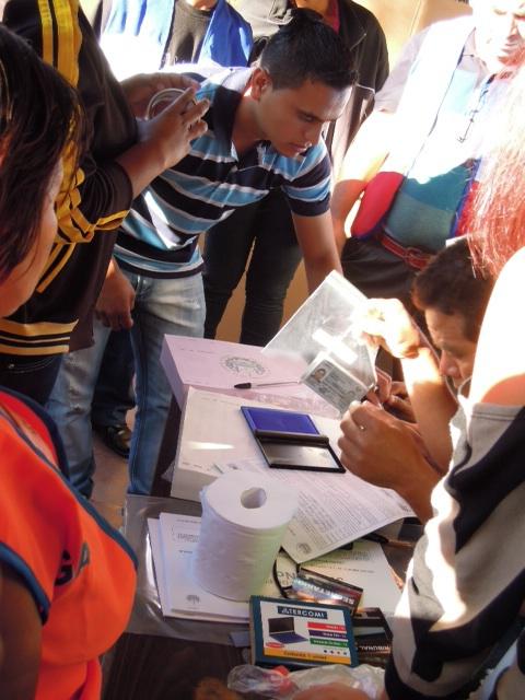 Wähler am 11. März 2012 in El Salvador