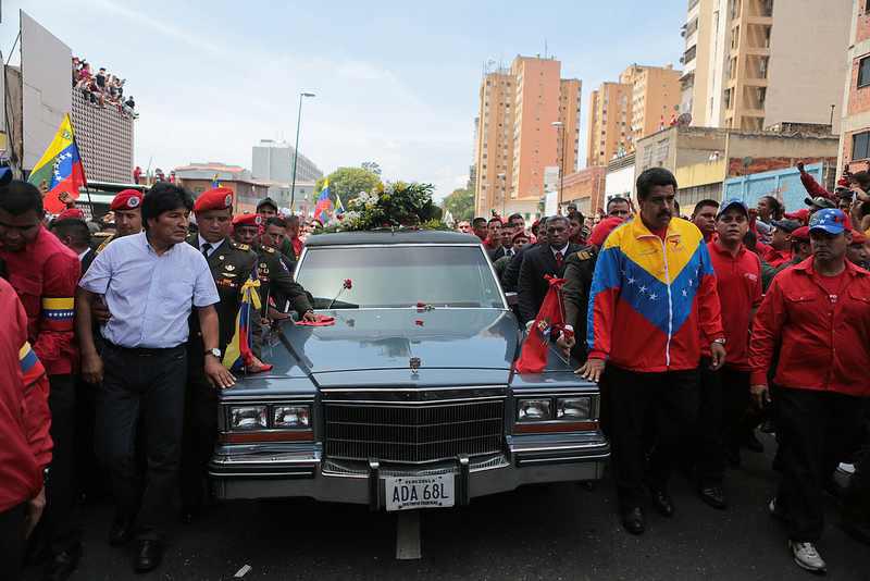 Boliviens Präsident Evo Morales und Übergangspräsident Nicolás Maduro an der Spitze der Wagenkolonne