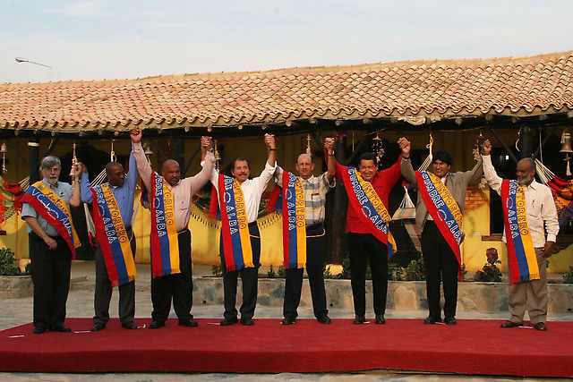 Die Gründung des Staatenbündnisses ALBA, an dem heute 8 Staaten Lateinamerikas und der Karibik beteiligt sind, ging auf die Initiative von Hugo Chávez und Fidel Castro zurück.