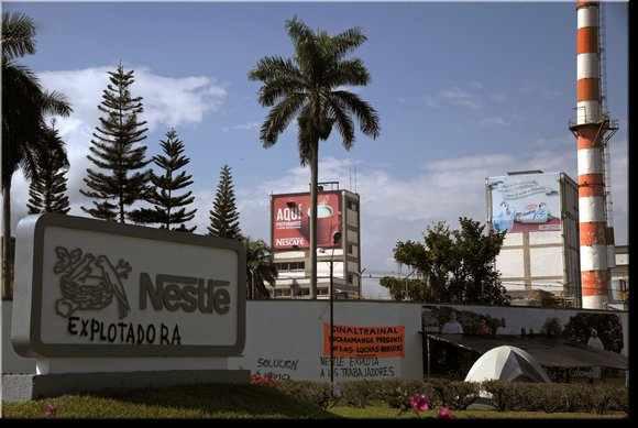 "Nestlé - Ausbeuter": Fabrik von Nestlé in Bugalagrande