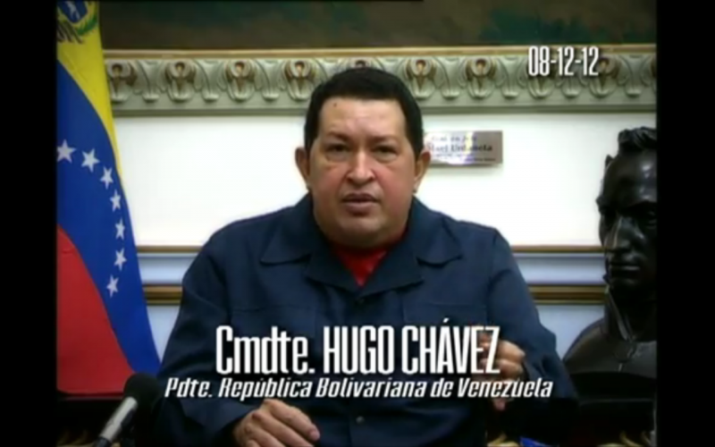 Am 8. Dezember 2012 gibt Chávez bekannt, dass er zu einer erneuten Krebsoperation nach Kuba reisen wird. Er erklärt Nicolás Maduro zum Stellvertreter und Wunschkandidaten für seine Nachfolge, falls er seine Arbeit nicht wieder aufnehmen kann.