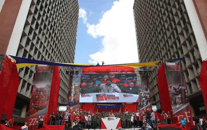 Abschlusskundgebung auf der Plaza Caracas