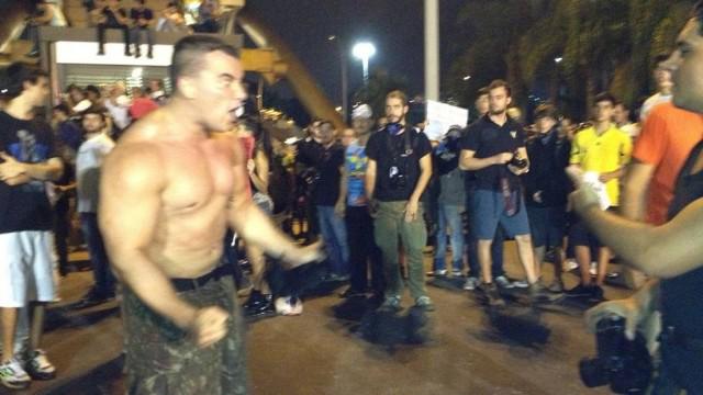 Angriffe auf friedliche Demonstranten am Rande einer Großdemonstration in Rio de Janeiro