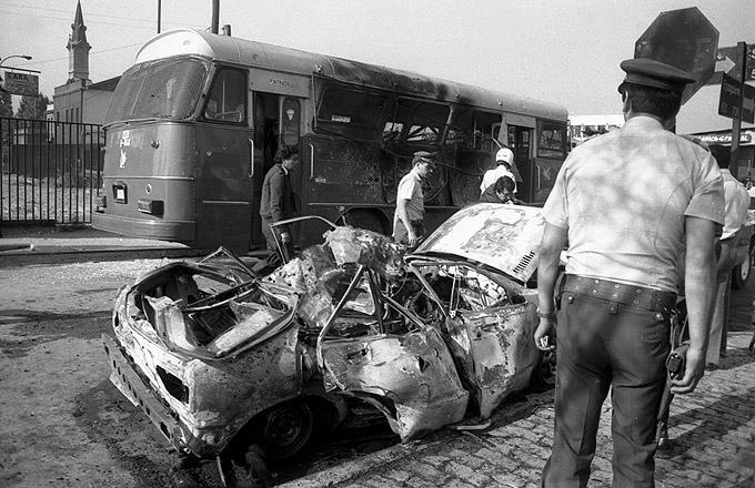 Auto-Bomben-Attentat der Bewegung der Revolutionären Linken (MIR) auf einen Polizeibus im Juni 1985, Santiago
