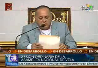 Der Präsident der Nationalversammlung, Diosdado Caballo, verliest den Antrag Maduros