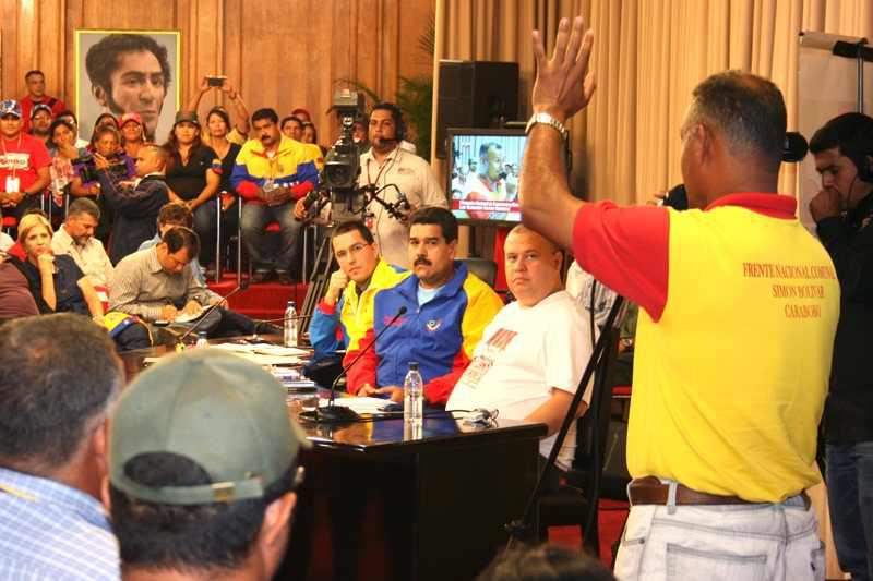 Vertreter verschiedener Kommunen diskutierten im Präsidentenpalast mit Präsident Maduro, Vizepräsident Arreaza und Minister Iturriza