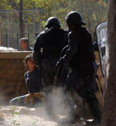 Polizei geht gegen Protestierende mit Tränengas und Gummigeschossen vor