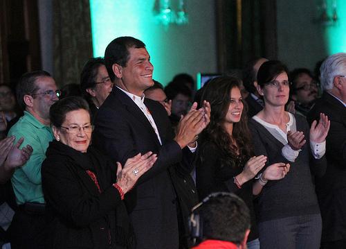 Rafael Correa bei Bekanntgabe der ersten Wahlergebnisse