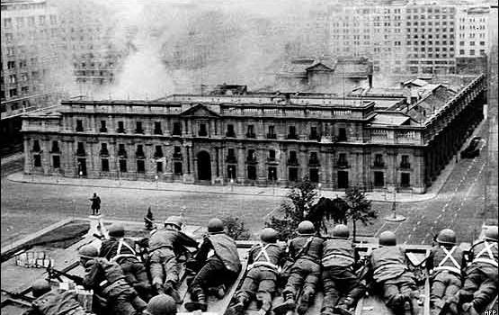 Der bombardierte Regierungssitz La Moneda am 11. September 1973.