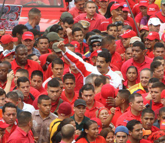 Befürchten Attentate: Vizepräsident Nicolas Maduro und Parlamentspräsident Diosdado Cabello auf der Kungebung im Armenviertel 23 de Enero in Caracas