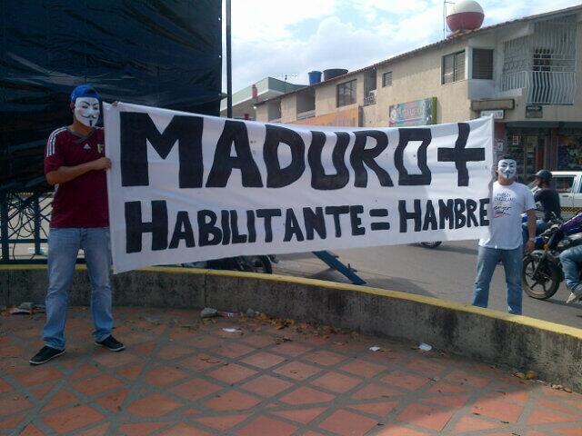 Protestteilnehmer im Bundesstaat Táchira: "Maduro+Sondervollmachten=Hunger"
