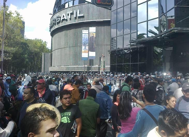 Lehrerprotest vor der Börse in Mexiko-Stadt