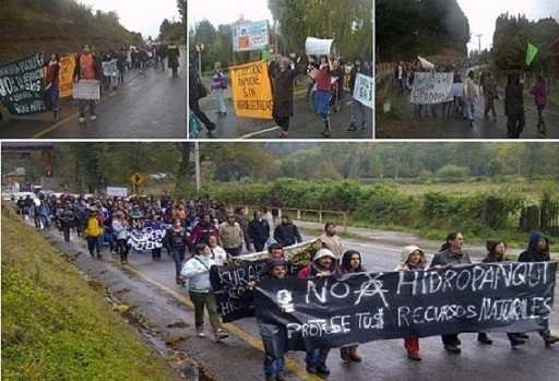 Demonstration in Curarrehue gegen geplante Wasserkraftwerke auf Mapuche-Gebiet