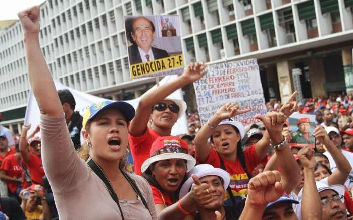 "Genozid am 27. Februar": Auf dem Plakat ist Carlos Andrés Pérez abgebildet, der damalige Präsident Venezuelas