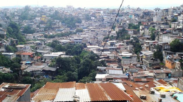 Das Armenviertel La Limonada in der Zone 5 der guatemaltekischen Hauptstadt legt noch immer Zeugnis der Armut und Ungleichheit in Lateinamerika ab