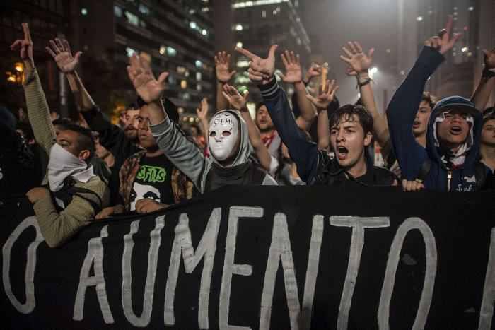 Massendemonstrationen gegen Fahrpreiserhöhungen in São Paulo