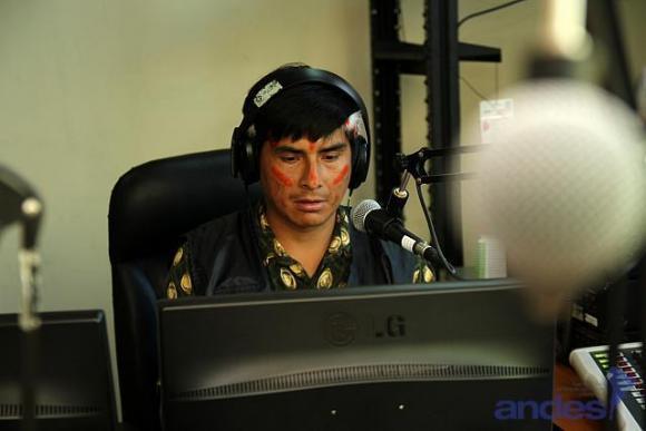 Indigene, afro-ecuadorianische und soziale Organisationen werden beim Aufbau von Radios unterstützt