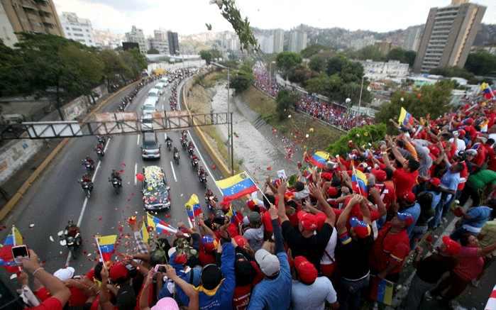 Der Umzug führte über die Stadtautobahn und quer durch Caracas