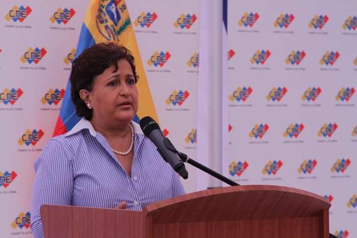 Die Präsidentin des Nationalen Wahlrates (CNE) von Venezuela, Tibisay Lucena, bei der Pressekonferenz am Sonntag