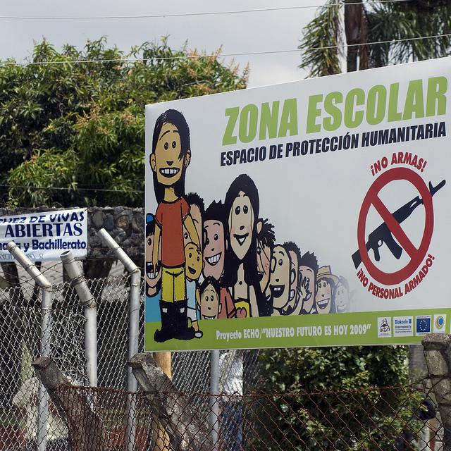 Bildung, aber keine Waffen: EU-unterstütztes Projekt in Kolumbien