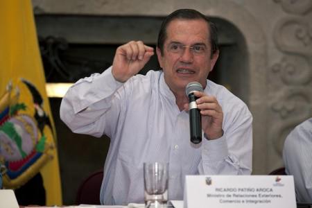 Außenminister Ricardo Patiño bei der Pressekonferenz am heutigen Freitag